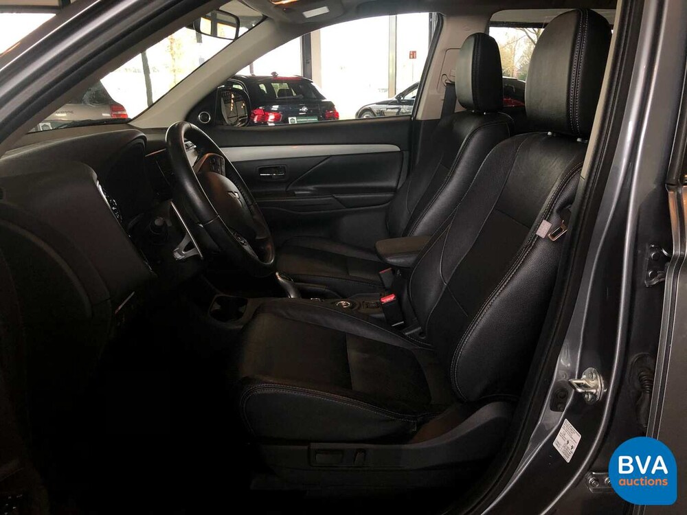 Mitsubishi Outlander 2.0 PHEV BE X-Line 203 PS 2015, JS-312-N.