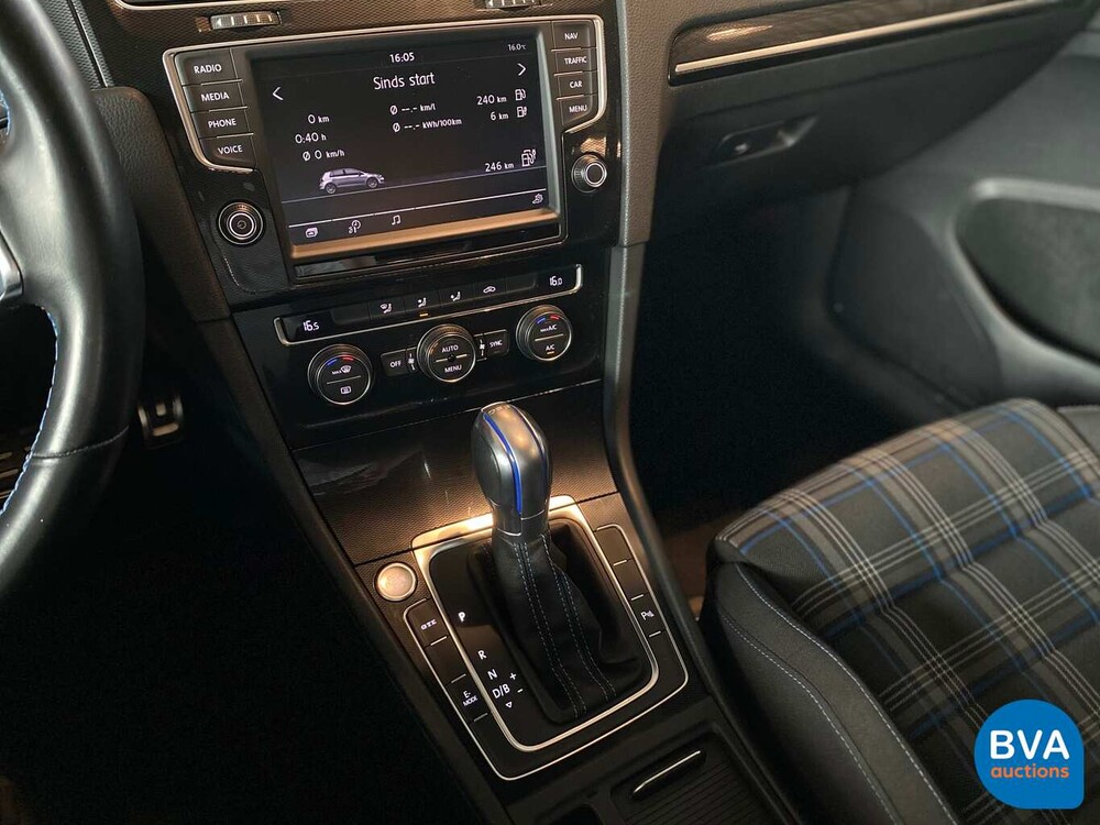 Volkswagen Golf 1.4 TSI GTE 204hp -Original NL- 2015, HH-688-J.