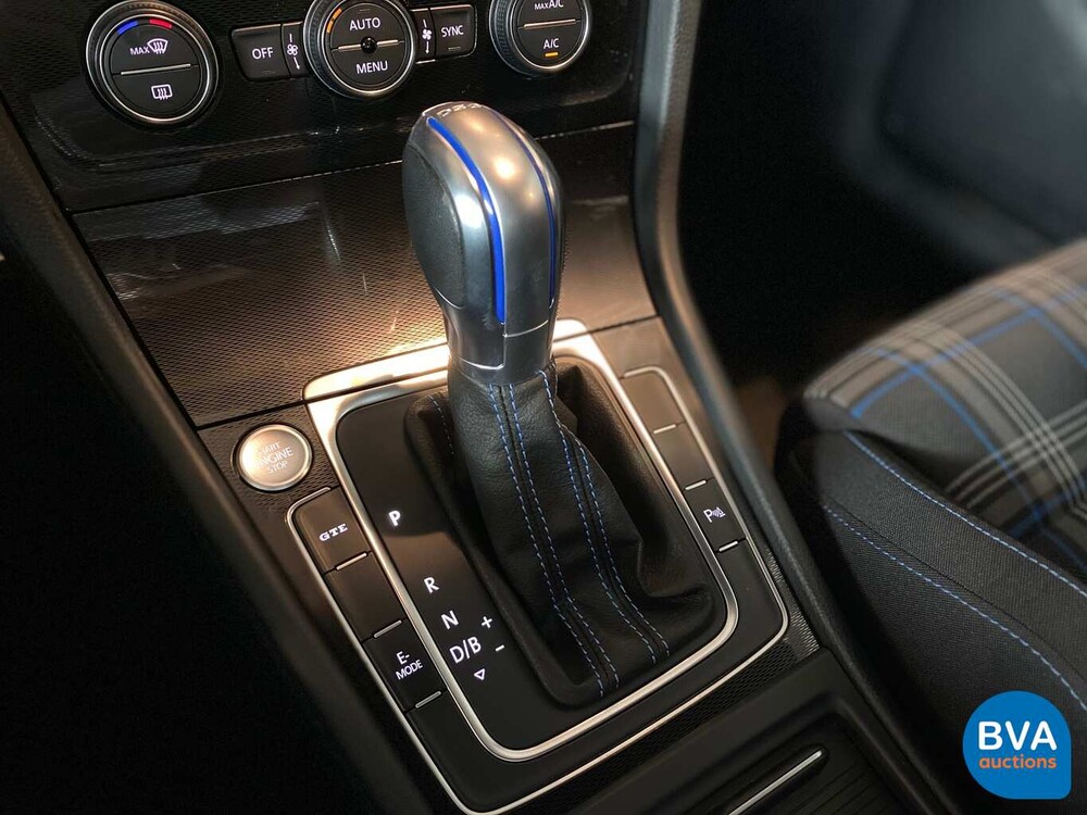 Volkswagen Golf 1.4 TSI GTE 204hp -Original NL- 2015, HH-688-J.