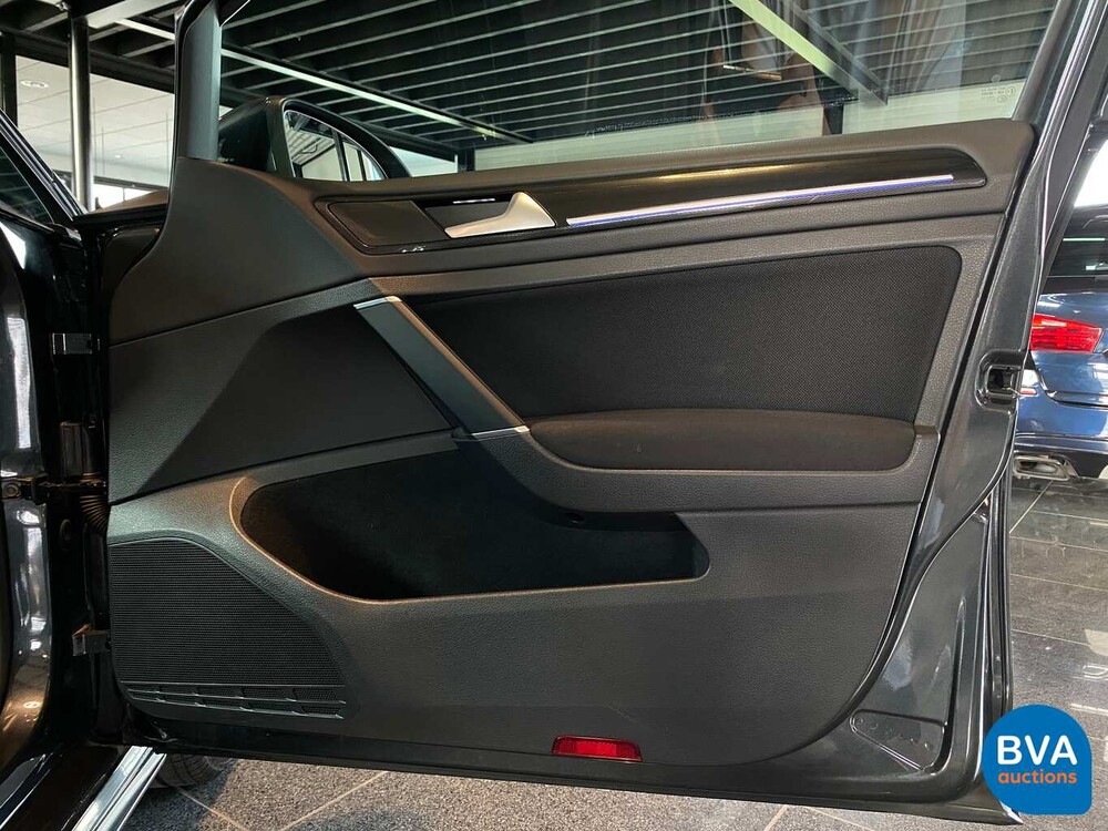 Volkswagen Golf 1.4 TSI GTE 204hp -Original NL- 2015, HH-688-J.