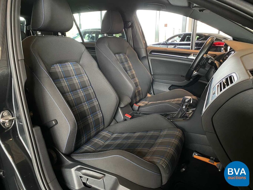 Volkswagen Golf 1.4 TSI GTE 204hp -Original NL- 2015, HH-688-J.