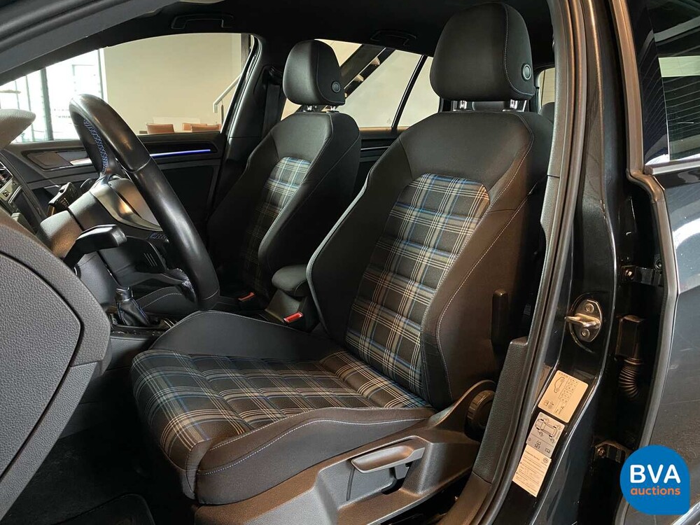 Volkswagen Golf 1.4 TSI GTE 204hp -Original NL- 2015, HH-688-J.