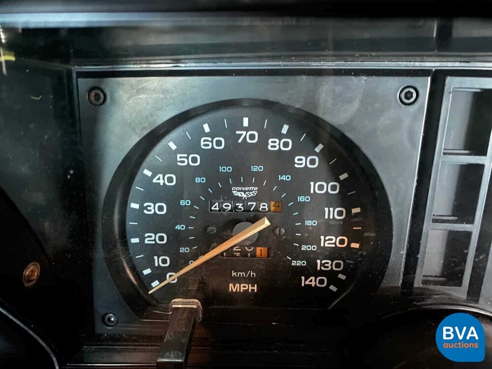 Chevrolet Corvette C3 Targa Stingray mit Sportfahrwerk 230 PS 1980, J-800-RH.