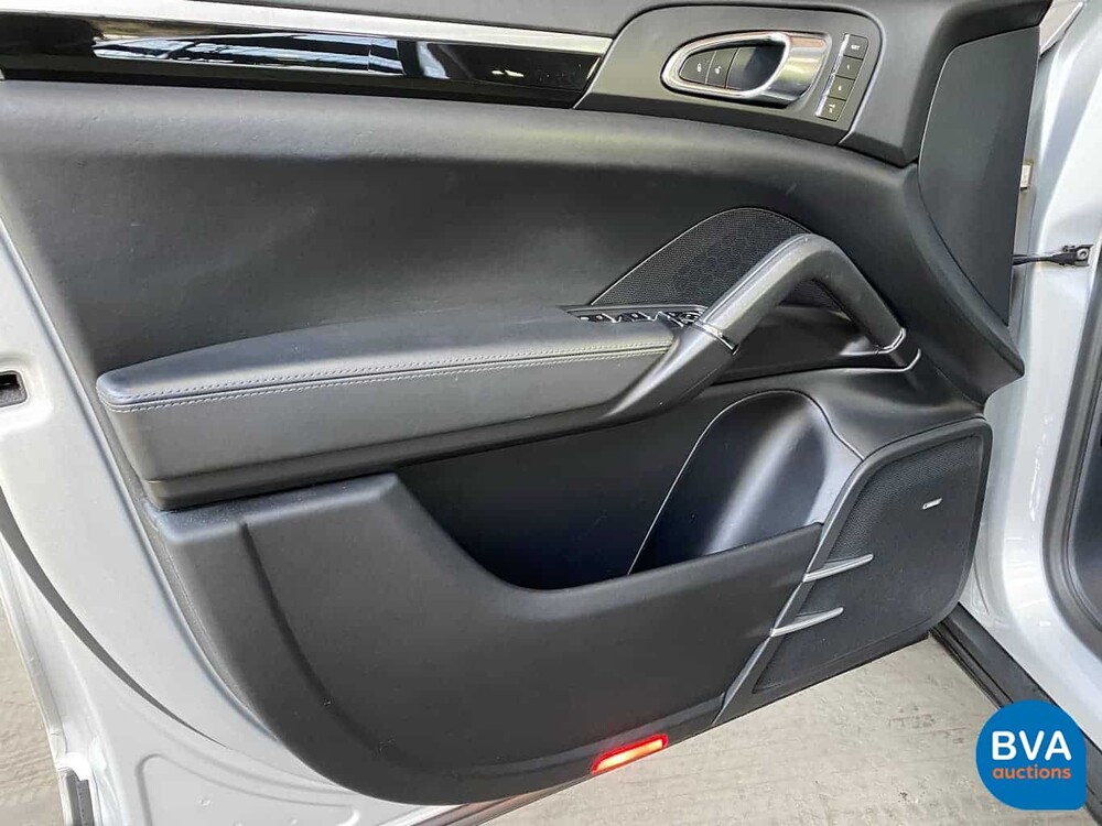 Porsche Cayenne S 4.8 V8 400pk 2013, 2-XJF-10