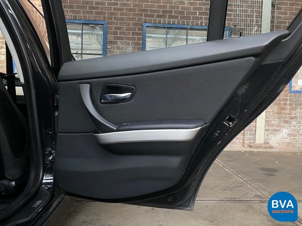 BMW 325xi 3-Serie 218pk 2005, 73-LGJ-5