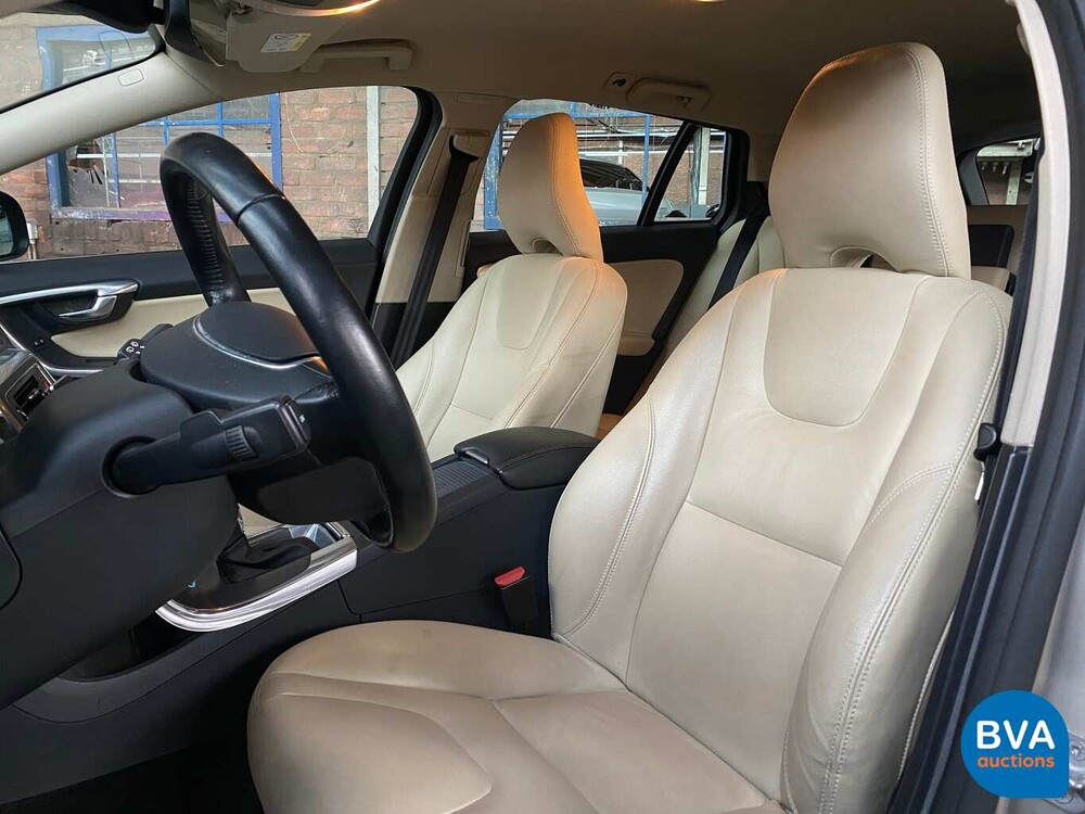 Volvo V60 2.4 D6 Twin Engine Summum 285pk 2015 -Org. NL-, HS-700-B