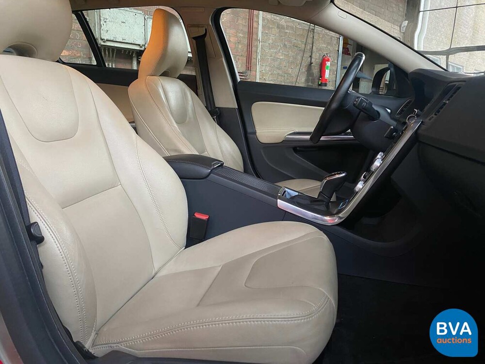 Volvo V60 2.4 D6 Twin Engine Summum 285pk 2015 -Org. NL-, HS-700-B