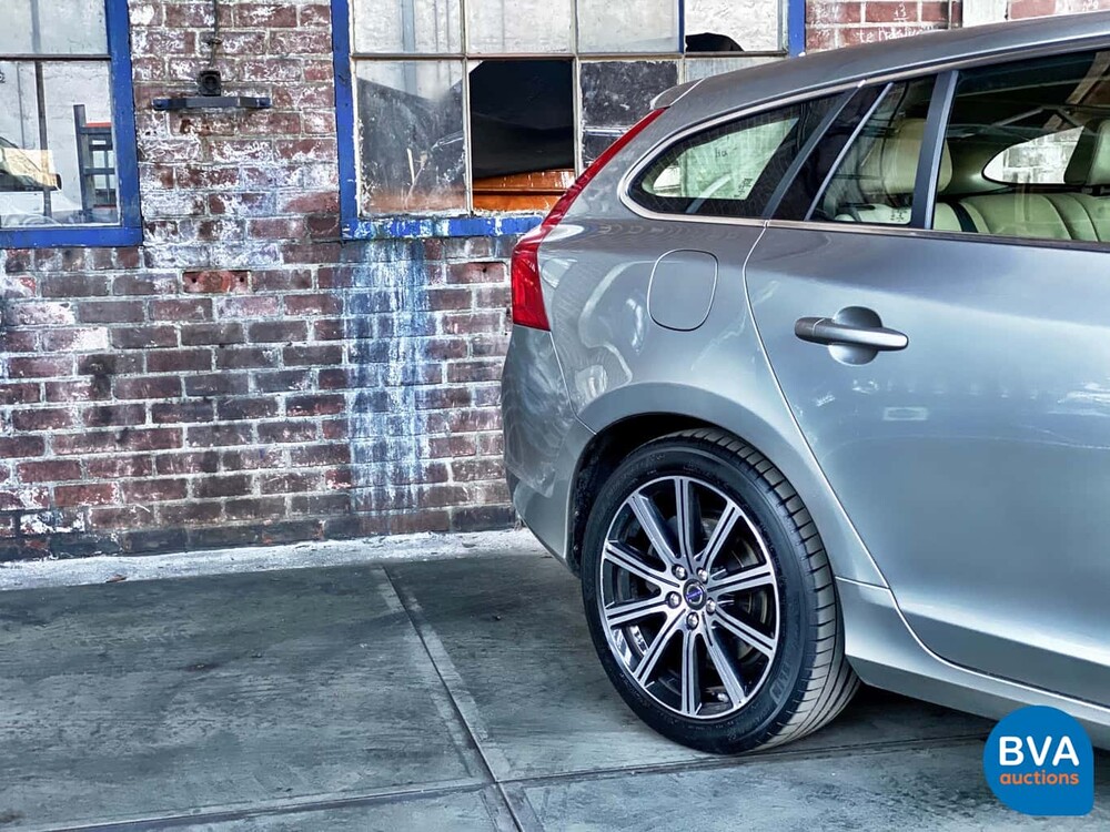 Volvo V60 2.4 D6 Twin Engine Summum 285pk 2015 -Org. NL-, HS-700-B