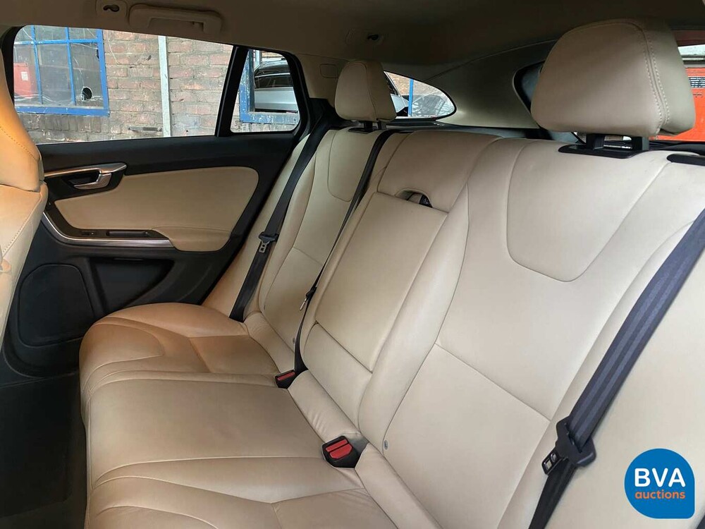 Volvo V60 2.4 D6 Twin Engine Summum 285pk 2015 -Org. NL-, HS-700-B