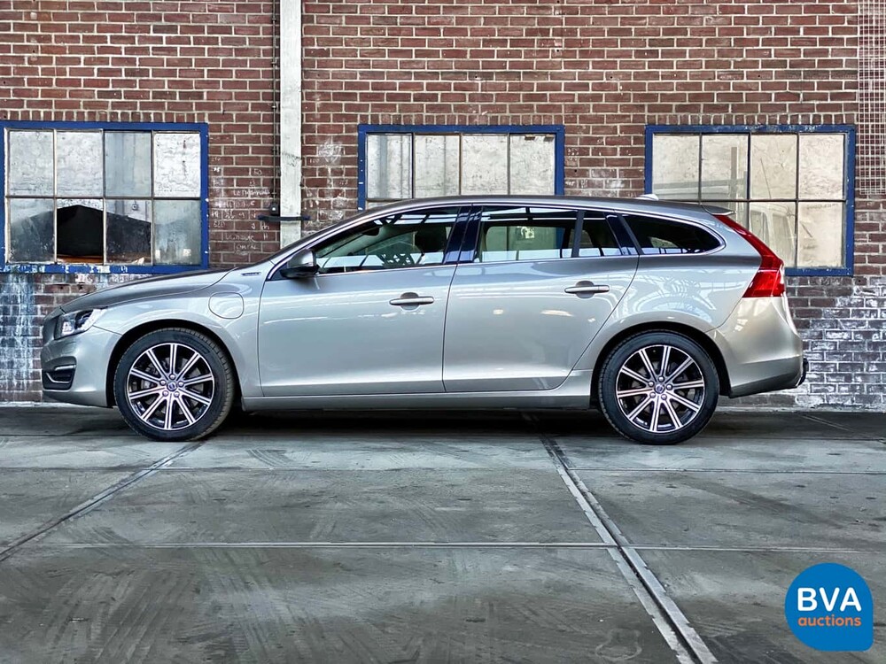 Volvo V60 2.4 D6 Twin Engine Summum 285pk 2015 -Org. NL-, HS-700-B