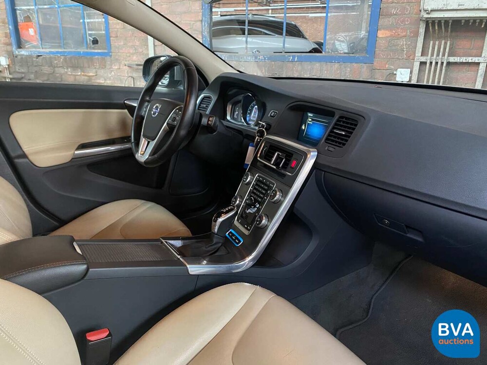 Volvo V60 2.4 D6 Twin Engine Summum 285pk 2015 -Org. NL-, HS-700-B