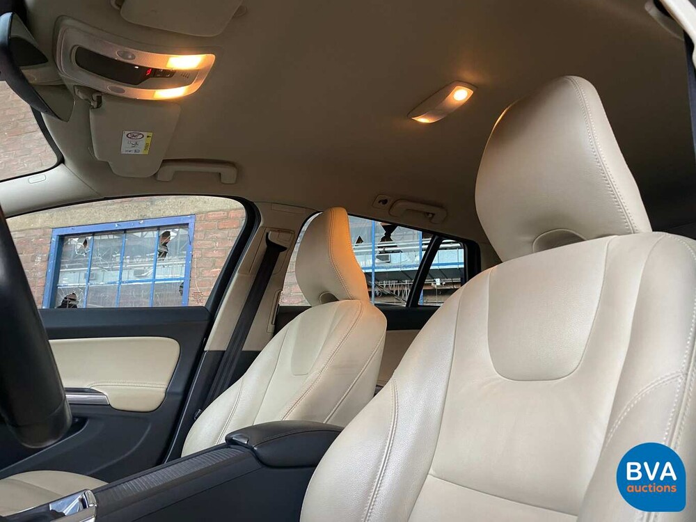 Volvo V60 2.4 D6 Twin Engine Summum 285pk 2015 -Org. NL-, HS-700-B