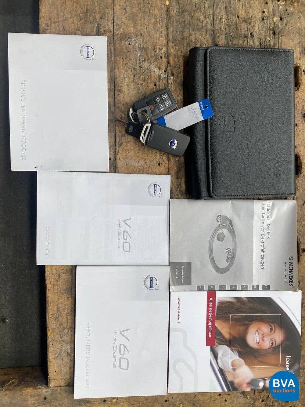 Volvo V60 2.4 D6 Twin Engine Summum 285pk 2015 -Org. NL-, HS-700-B