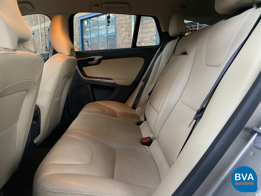 Volvo V60 2.4 D6 Twin Engine Summum 285pk 2015 -Org. NL-, HS-700-B