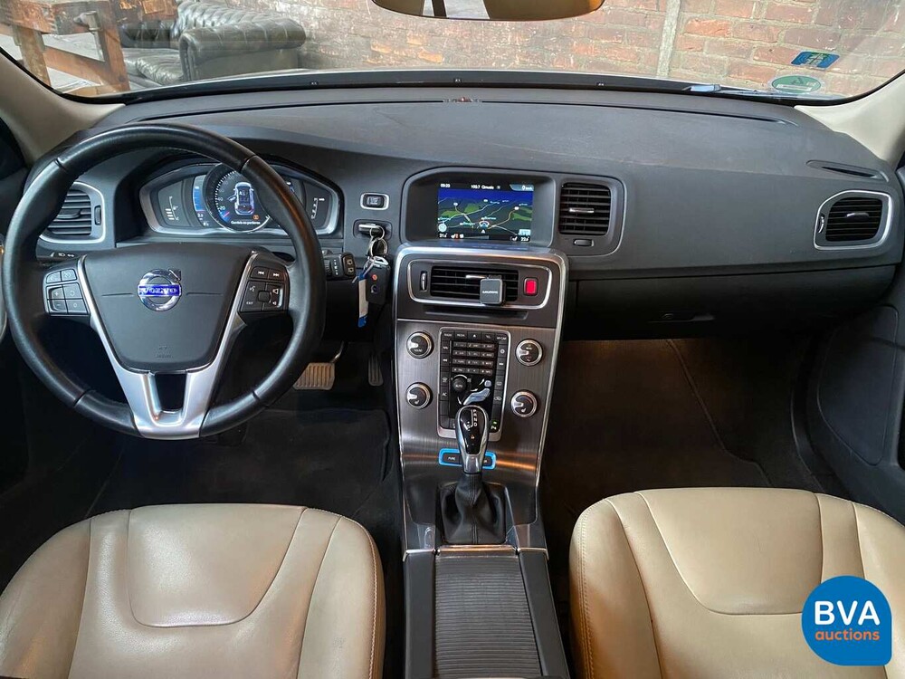 Volvo V60 2.4 D6 Twin Engine Summum 285pk 2015 -Org. NL-, HS-700-B