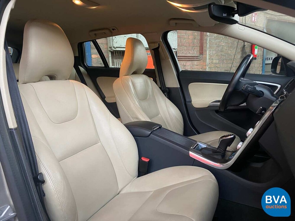 Volvo V60 2.4 D6 Twin Engine Summum 285pk 2015 -Org. NL-, HS-700-B