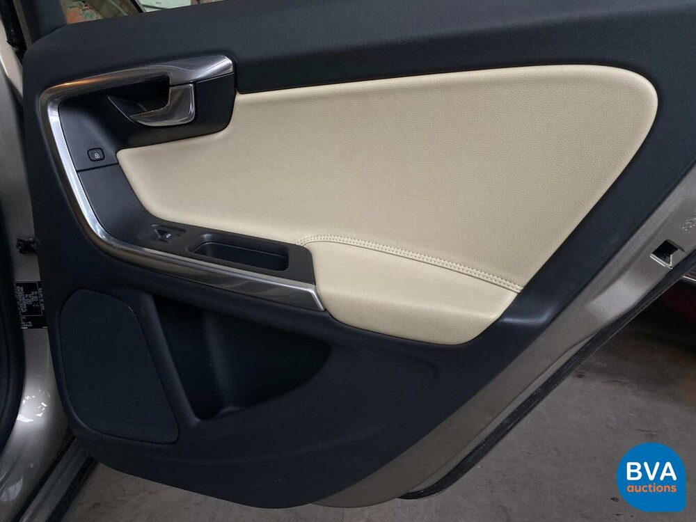 Volvo V60 2.4 D6 Twin Engine Summum 285pk 2015 -Org. NL-, HS-700-B