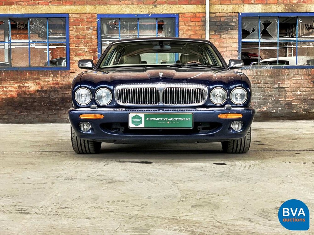 Daimler Super V8 4.0L 363pk 2001 -Org. NL-, 82-GS-NJ