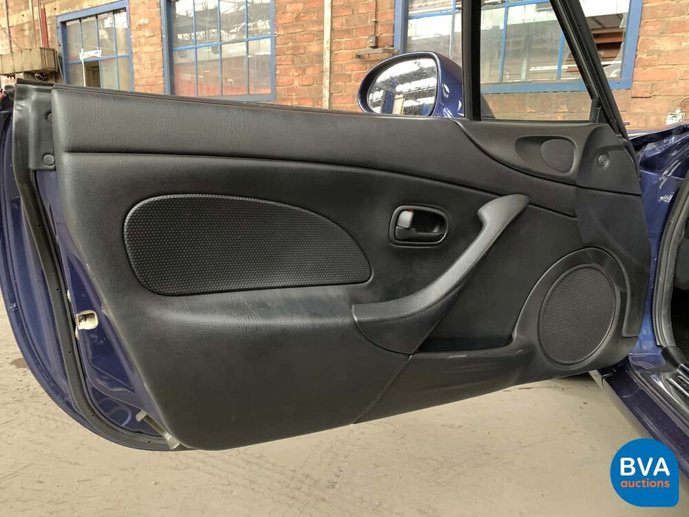 Mazda MX-5 Cabriolet 1.6i Exklusive 110 PS 2003 -Org. NL-, 17-LL-GK.