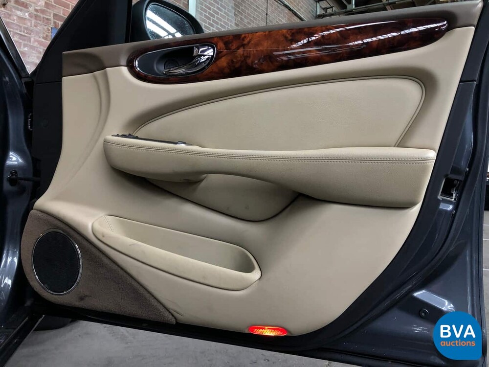 Jaguar XJ6 L 3.0 V6 Executive LWB 238 PS 2005, H-738-NT.