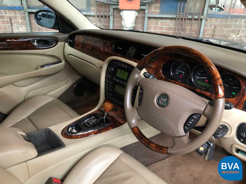 Jaguar XJ6 L 3.0 V6 Executive LWB 238 PS 2005, H-738-NT.