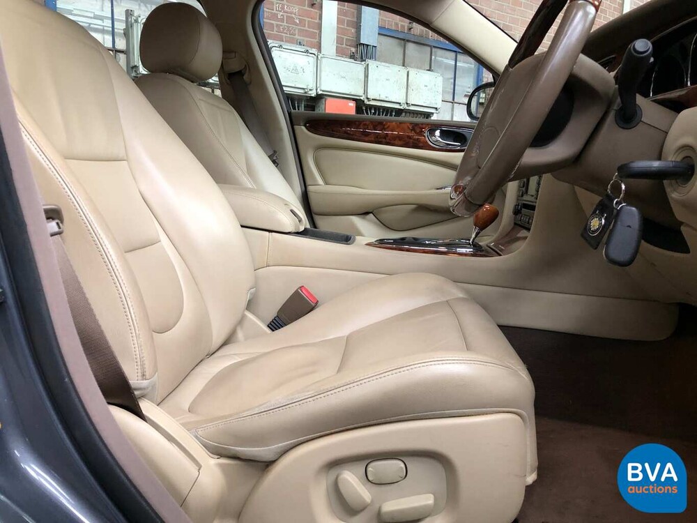 Jaguar XJ6 L 3.0 V6 Executive LWB 238 PS 2005, H-738-NT.