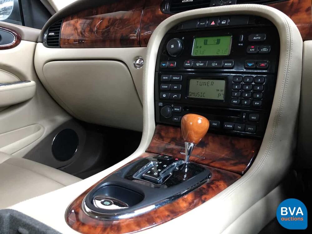 Jaguar XJ6 L 3.0 V6 Executive LWB 238 PS 2005, H-738-NT.