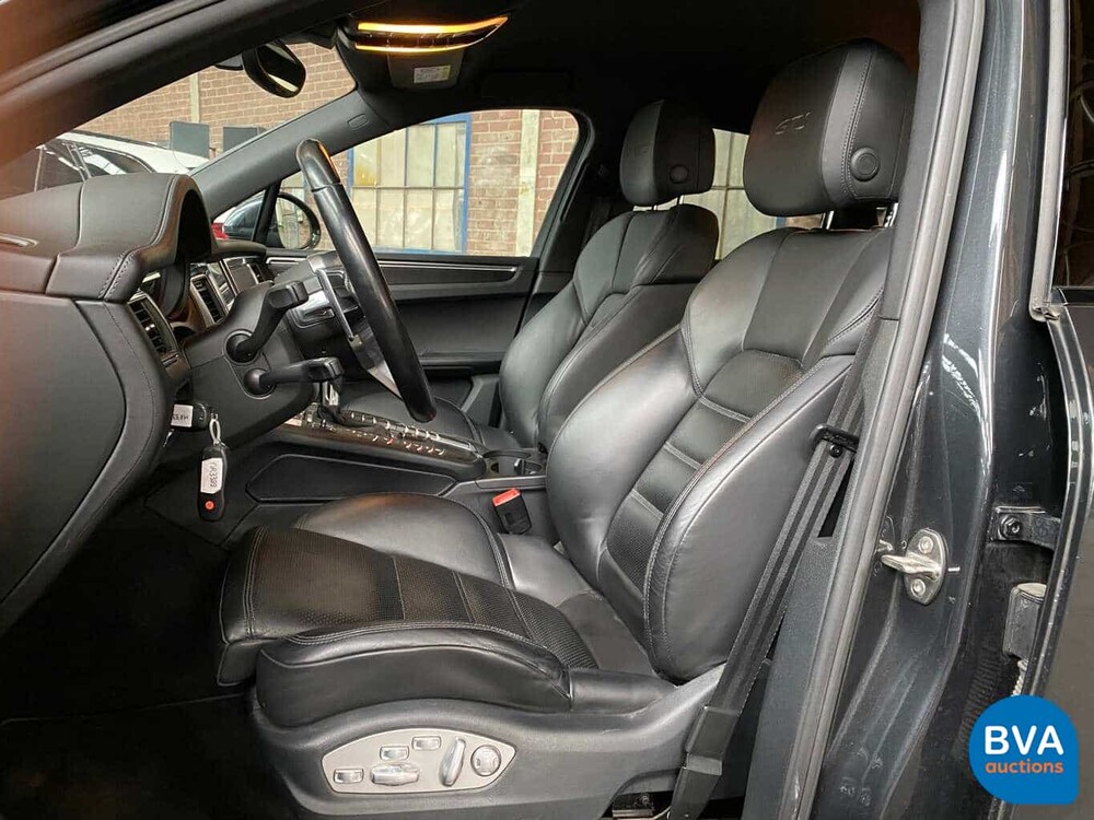 Porsche Macan GTS V6 Bi-Turbo 360hp 2016 Facelift.