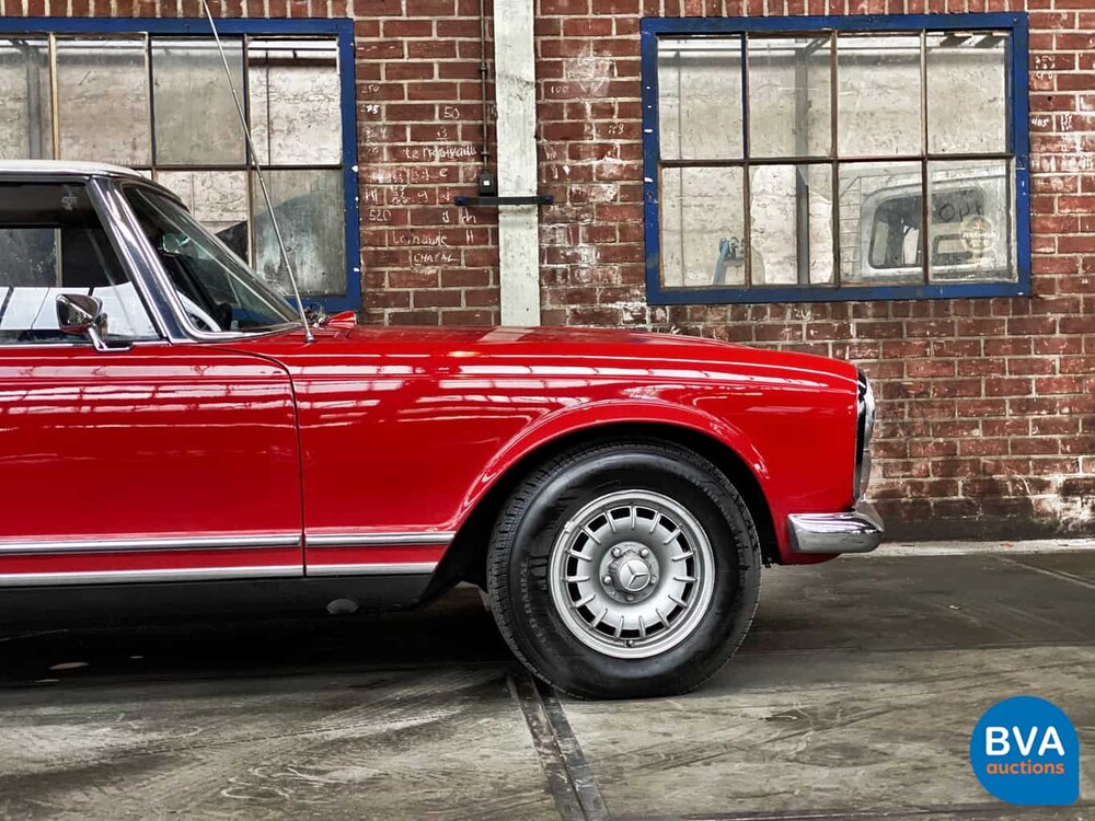 Mercedes-Benz 250SL Pagode W113 1968.