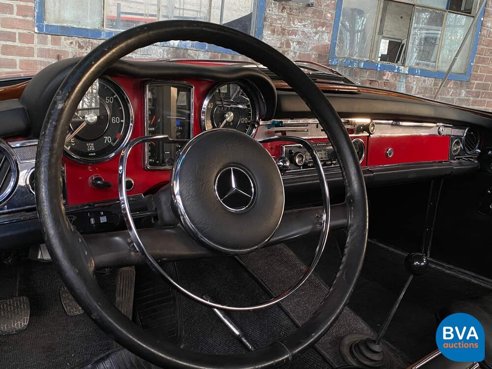 Mercedes-Benz 250SL Pagode W113 1968.