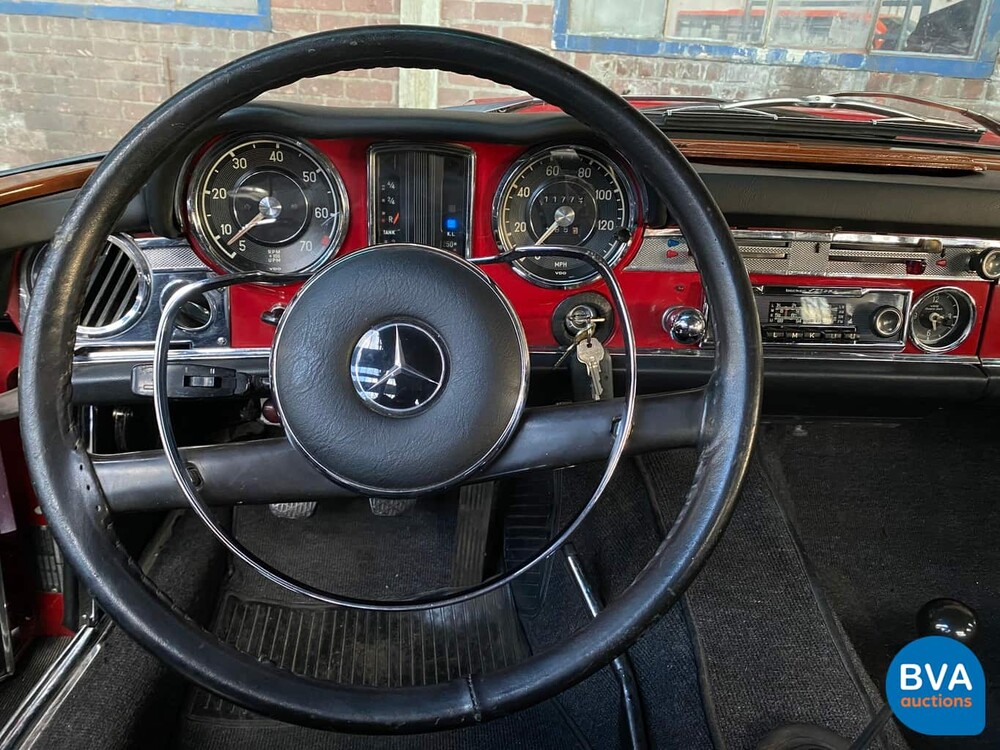 Mercedes-Benz 250SL Pagode W113 1968.