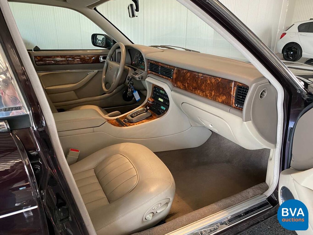 Jaguar Sovereign 4.0 1996 241hp, 79-RX-LR.