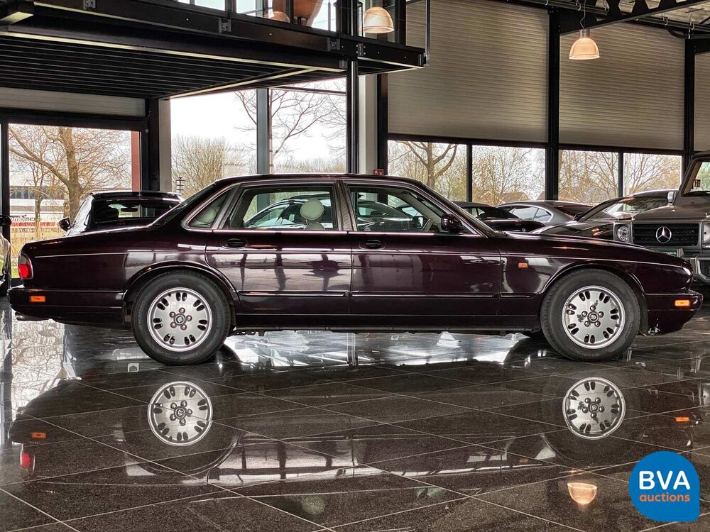 Jaguar Sovereign 4.0 1996 241hp, 79-RX-LR.