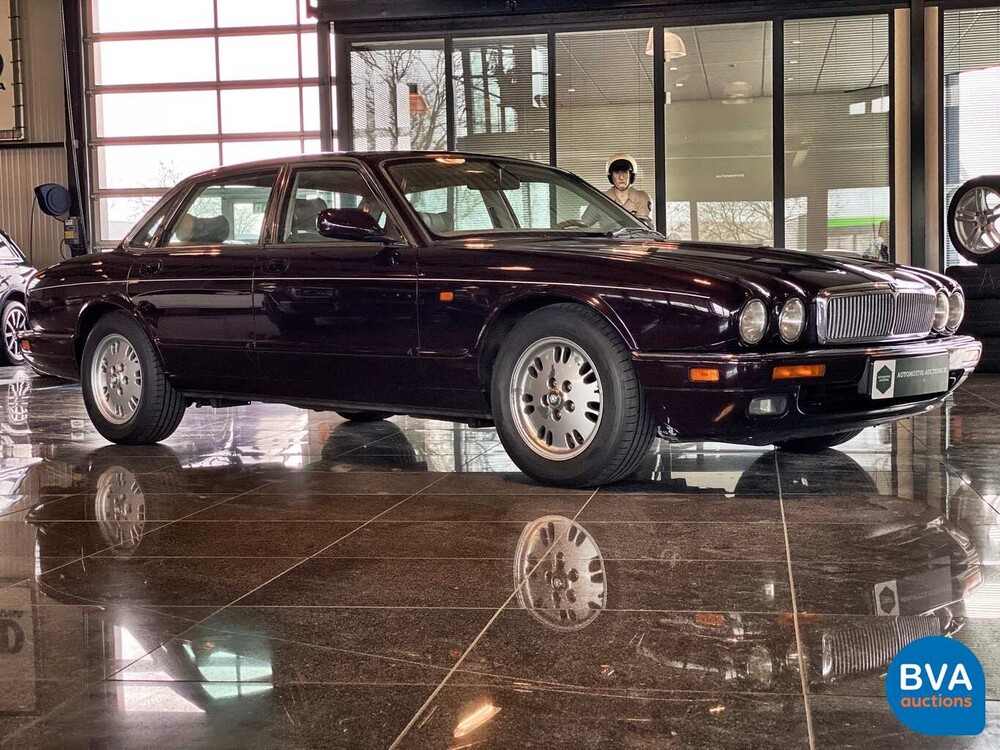 Jaguar Sovereign 4.0 1996 241hp, 79-RX-LR.