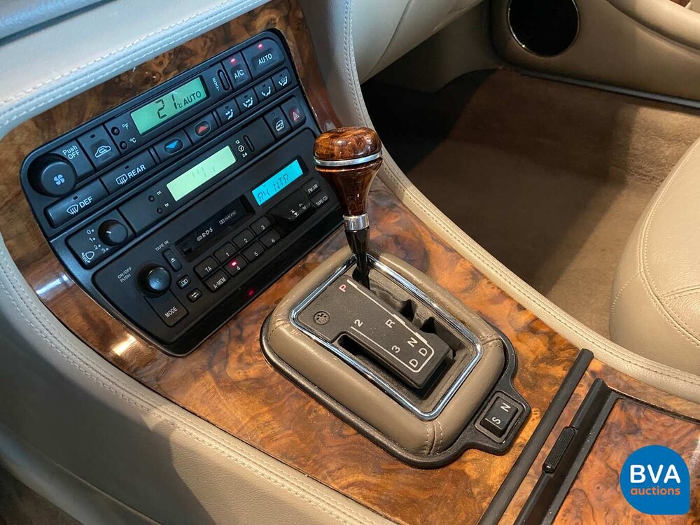 Jaguar Sovereign 4.0 1996 241hp, 79-RX-LR.