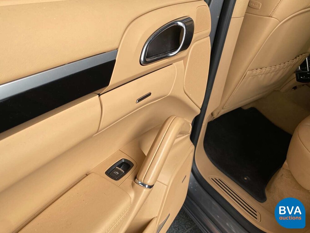 Porsche Cayenne 3.0 D 245pk V6 2013, 9-THJ-44