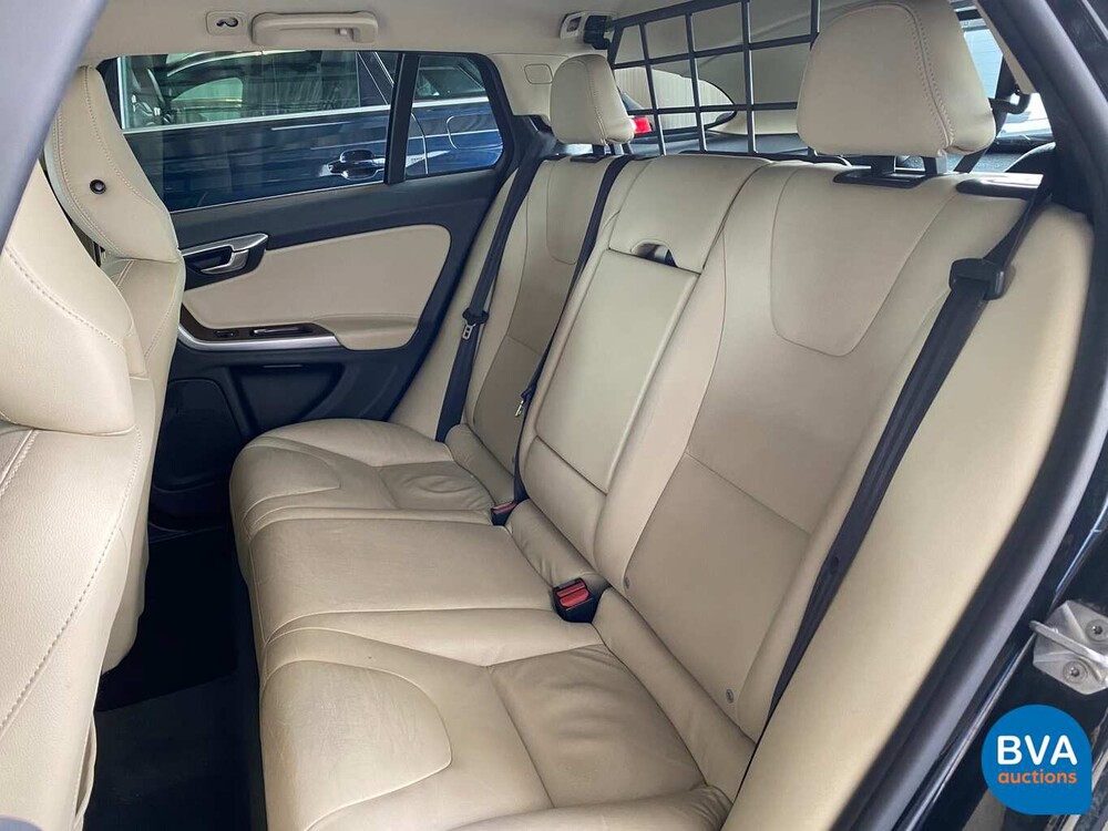 Volvo V60 2.4 D6 AWD Plug-in Hybride Summum 285pk 2014, NF-726-V