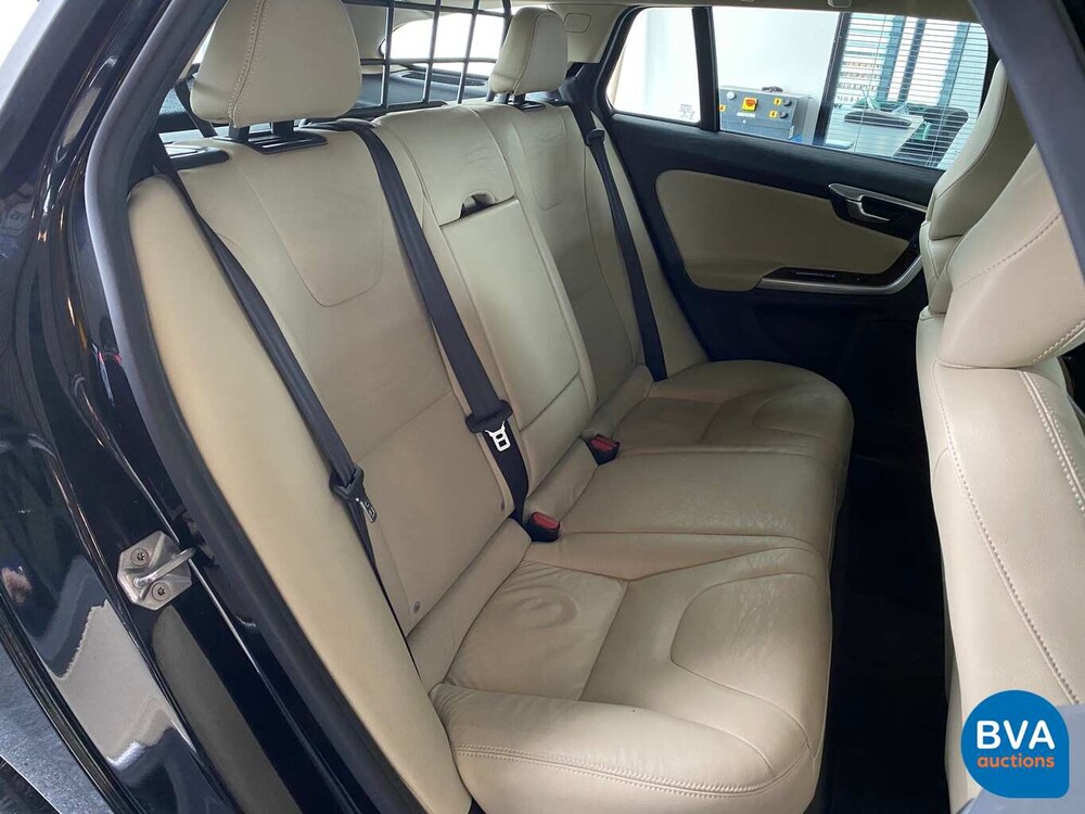 Volvo V60 2.4 D6 AWD Plug-in Hybride Summum 285pk 2014, NF-726-V