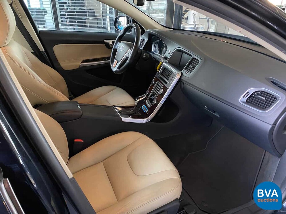 Volvo V60 2.4 D6 AWD Plug-in Hybride Summum 285pk 2014, NF-726-V