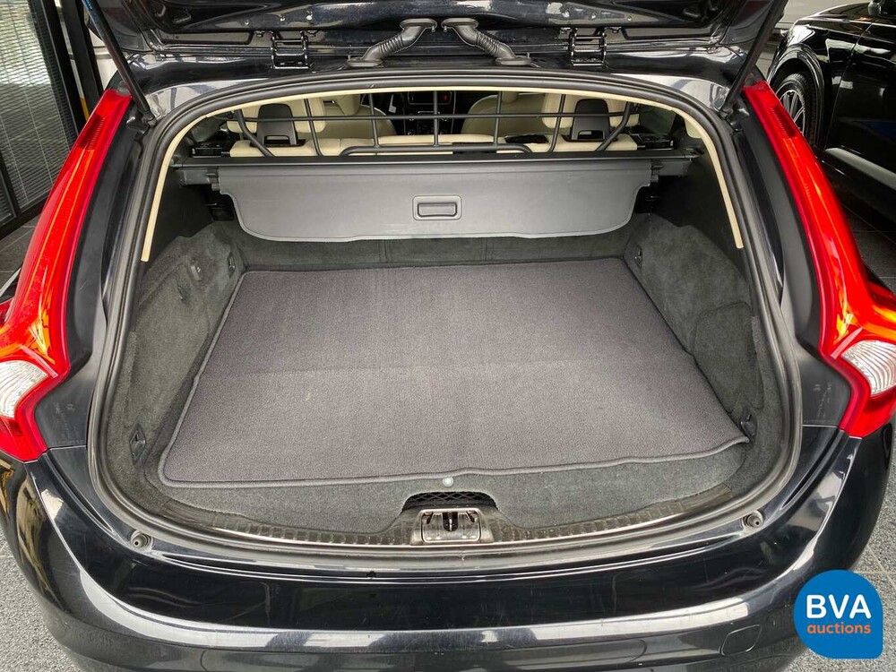 Volvo V60 2.4 D6 AWD Plug-in Hybride Summum 285pk 2014, NF-726-V