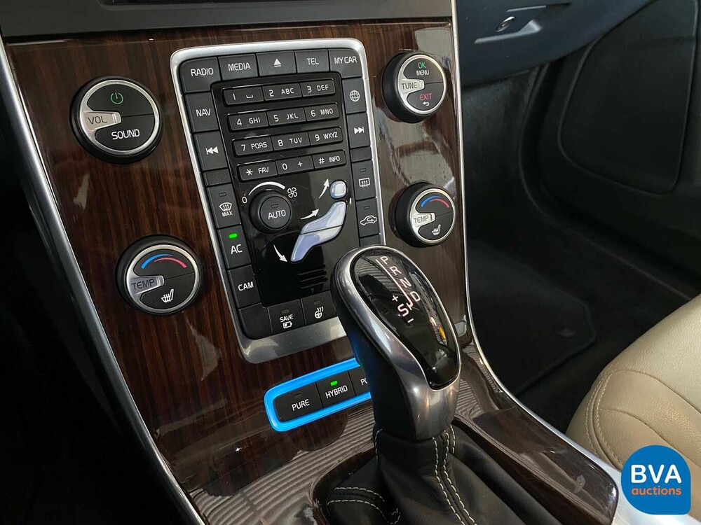 Volvo V60 2.4 D6 AWD Plug-in Hybride Summum 285pk 2014, NF-726-V