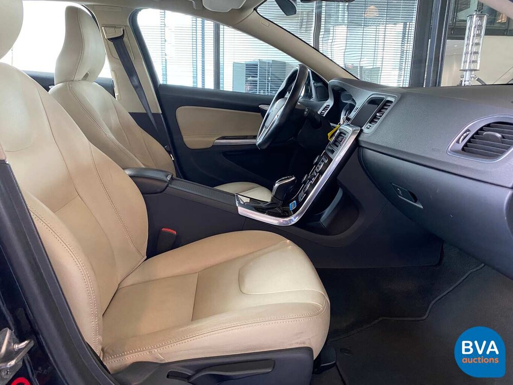 Volvo V60 2.4 D6 AWD Plug-in Hybride Summum 285pk 2014, NF-726-V