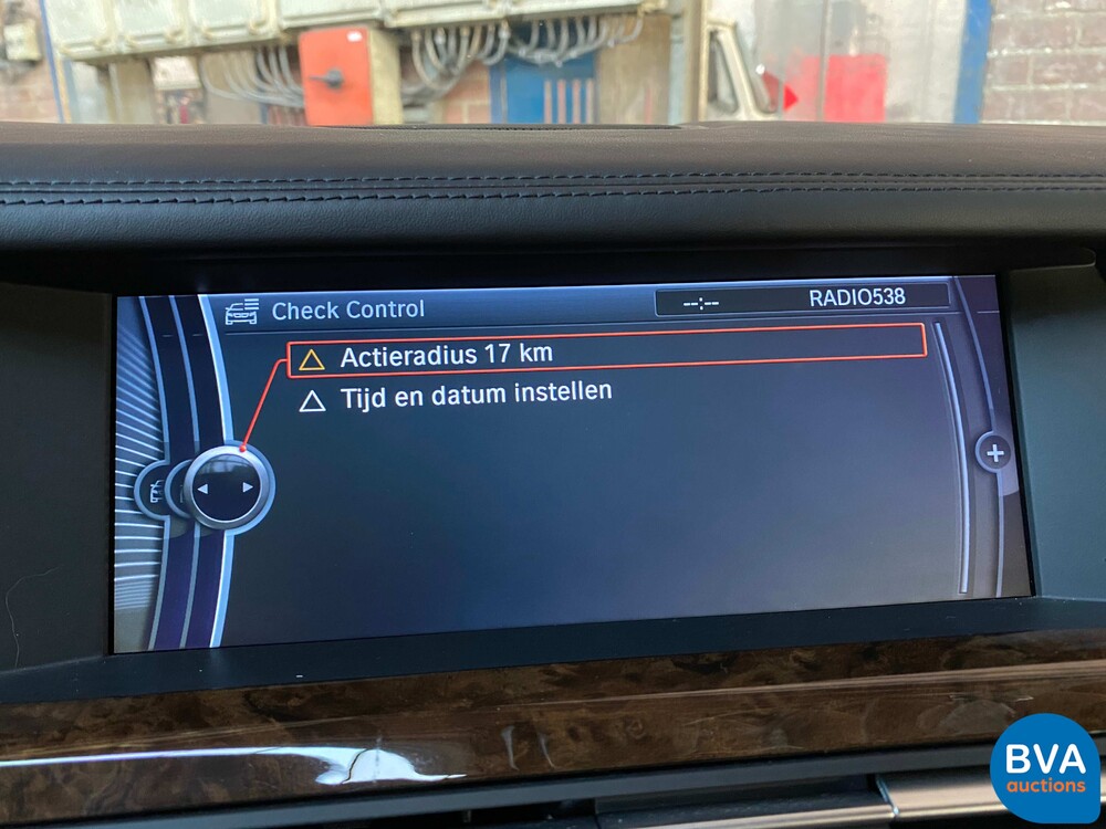 BMW 760Li Hochsicherheits-VR7 V12 F03 2011.