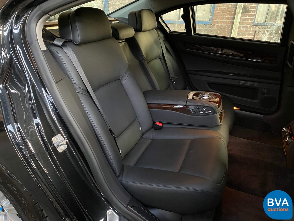 BMW 760Li Hochsicherheits-VR7 V12 F03 2011.