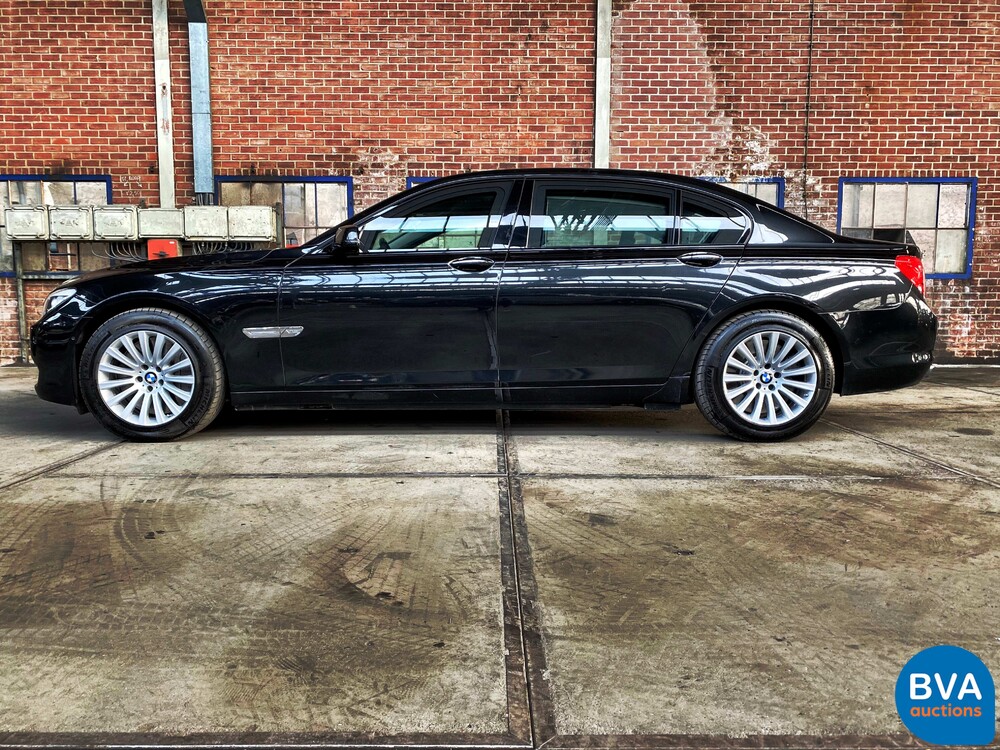 BMW 760Li Hochsicherheits-VR7 V12 F03 2011.