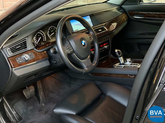 BMW 760Li Hochsicherheits-VR7 V12 F03 2011.