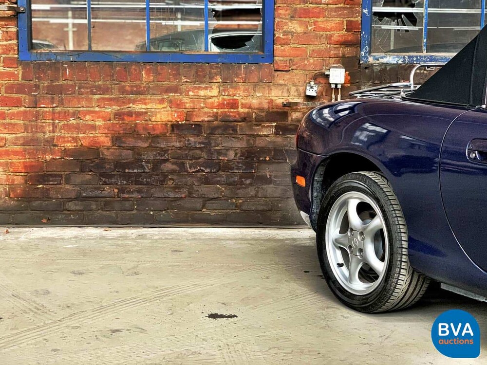 Mazda MX-5 Cabriolet 1.6i Exklusive 110 PS 2003 -Org. NL-, 17-LL-GK.