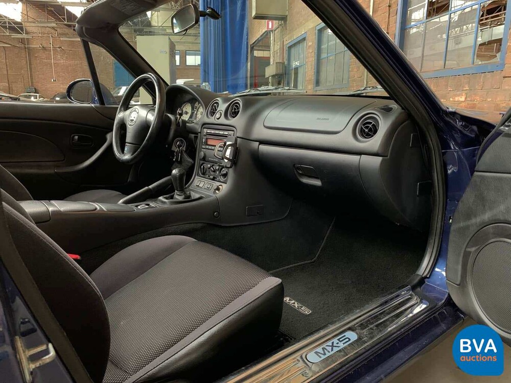 Mazda MX-5 Cabriolet 1.6i Exklusive 110 PS 2003 -Org. NL-, 17-LL-GK.