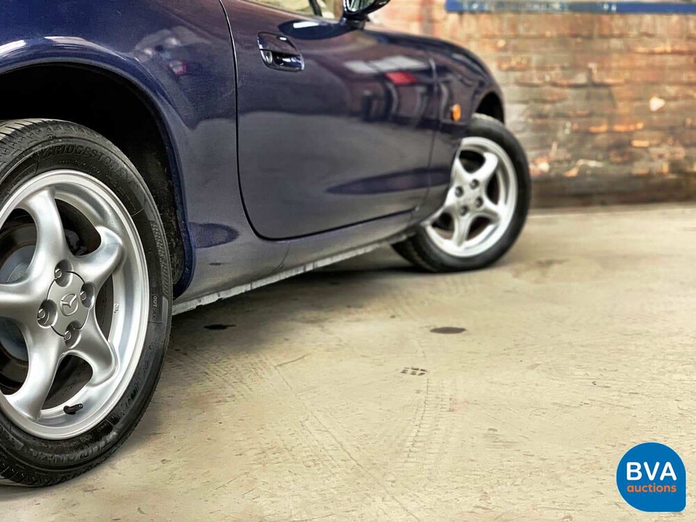 Mazda MX-5 Cabriolet 1.6i Exklusive 110 PS 2003 -Org. NL-, 17-LL-GK.