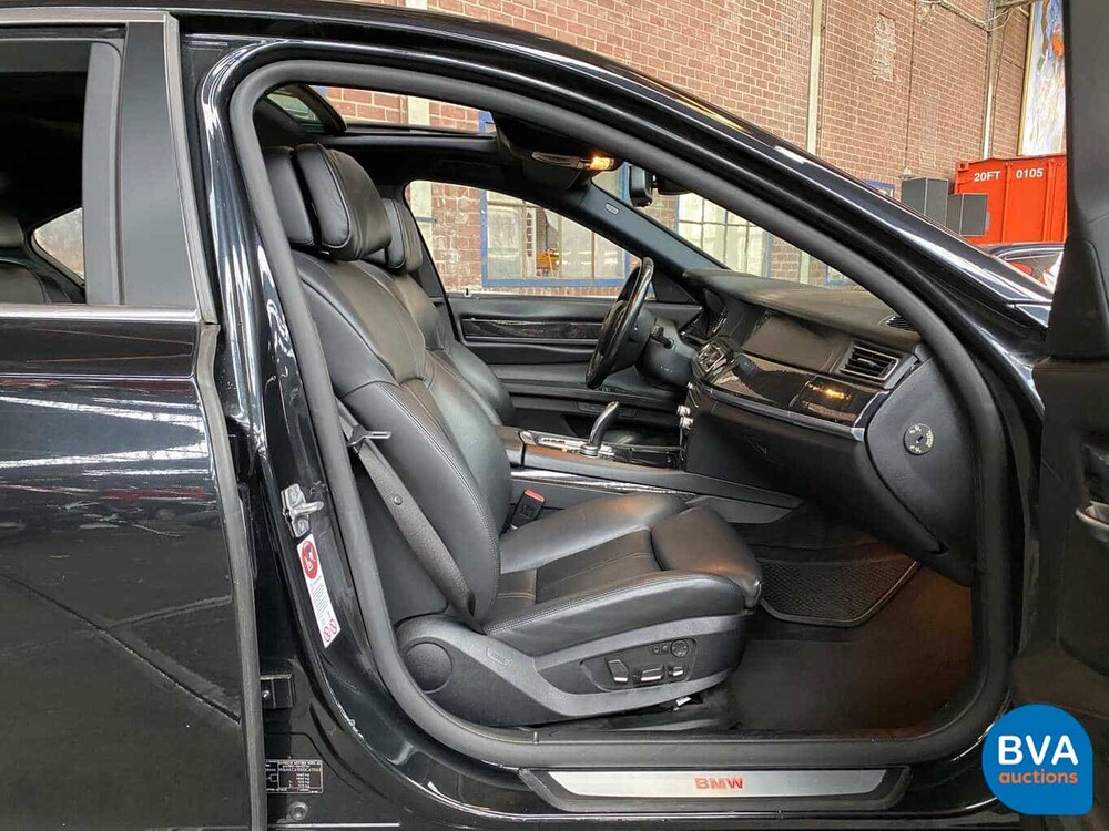 BMW 750i xDrive High Executive 408 PS 2011 -Original NL-, 33-PGS-1.
